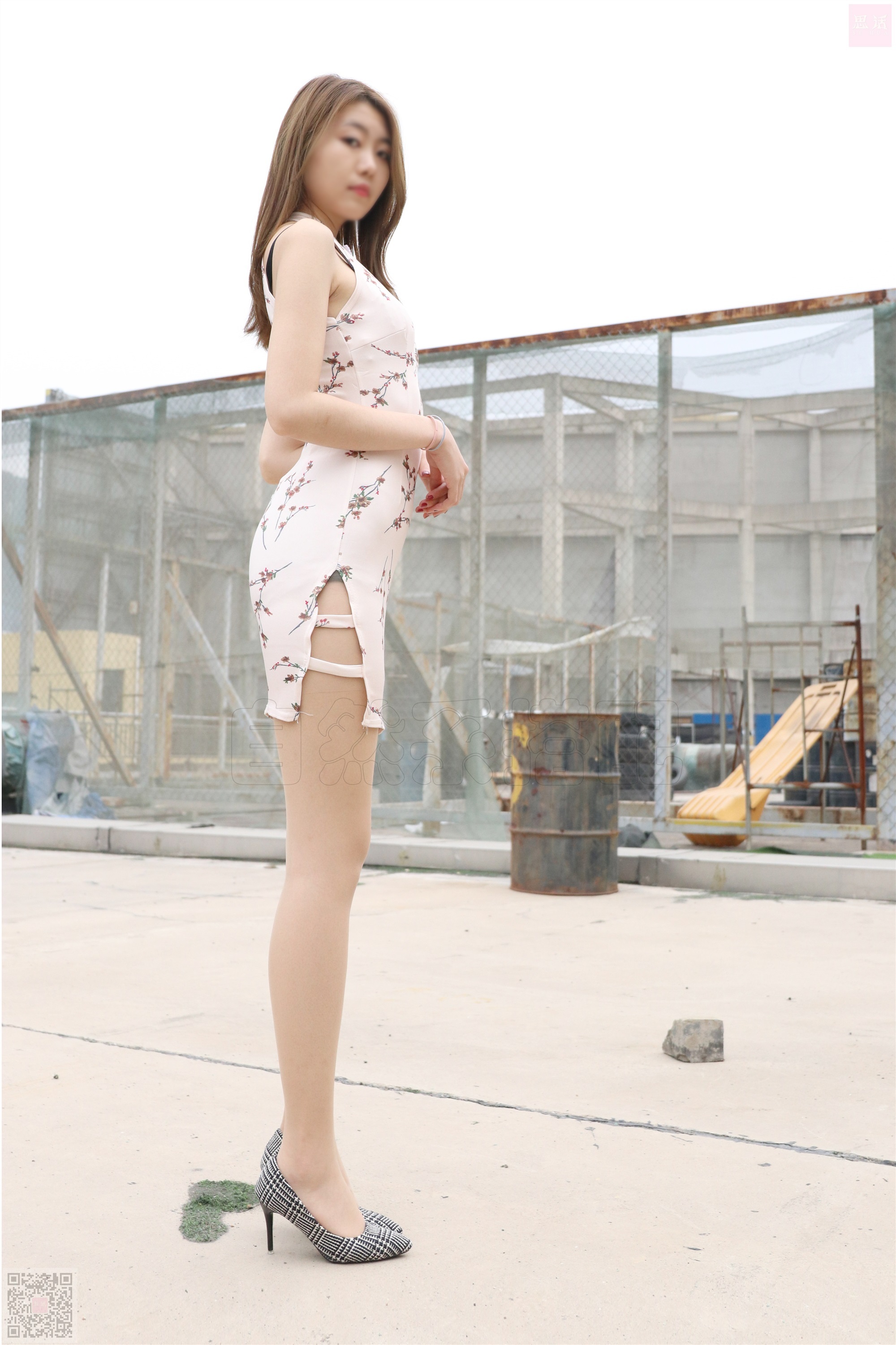 SiHua思话  SH032 珺洁 废墟上发现旗袍美女 珺洁